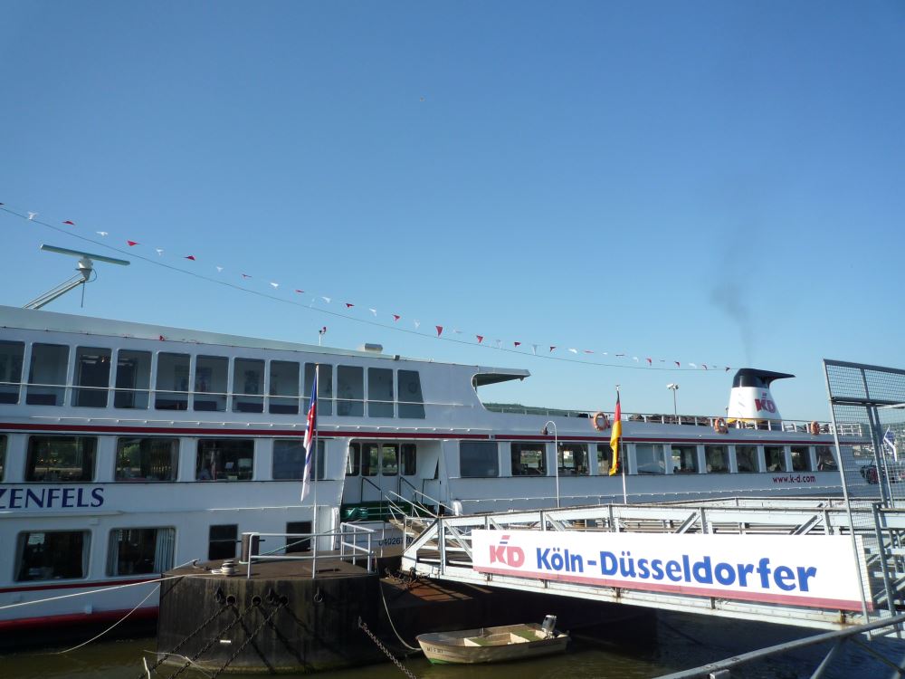 リューデスハイムからKDライン観光船に乗船
